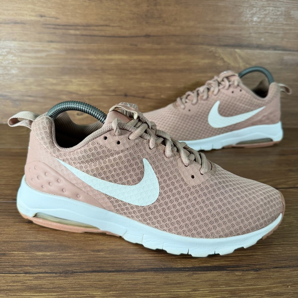 Nike Air Max Motion Pink Athletic Sneakers Women’s‎ Size 8.5 Shoes
